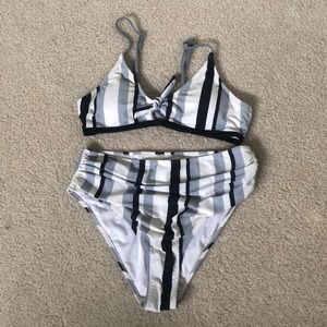 Cupshe Black, Gray & White Bikini, Size Medium